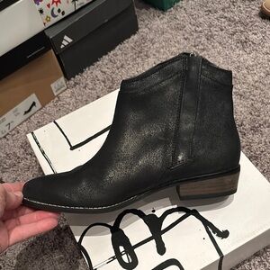 Dolce vita women’s suede Ankle Boots